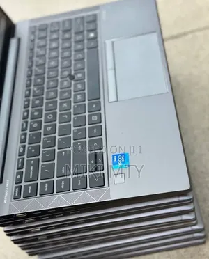 New Laptop HP ZBook Firefly G8 16GB Intel Core i7 SSD 512GB
