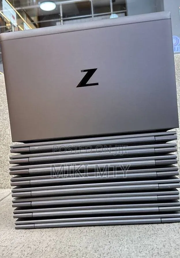 New Laptop HP ZBook Firefly G8 16GB Intel Core i7 SSD 512GB