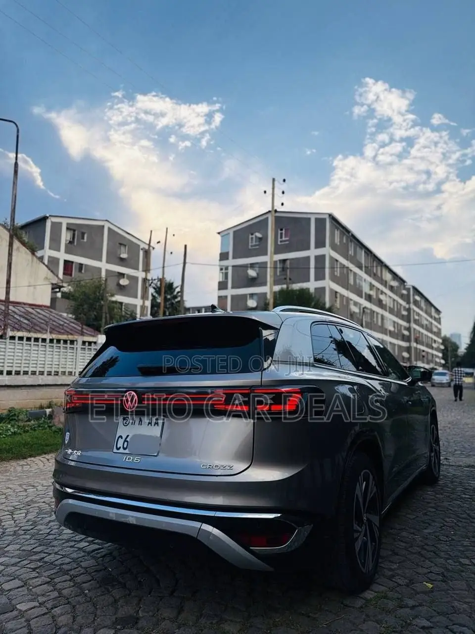 Volkswagen ID.6 2024 Gold