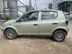 Toyota Vitz 2002 Gold