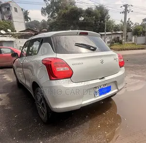 Suzuki Swift 2021 Silver