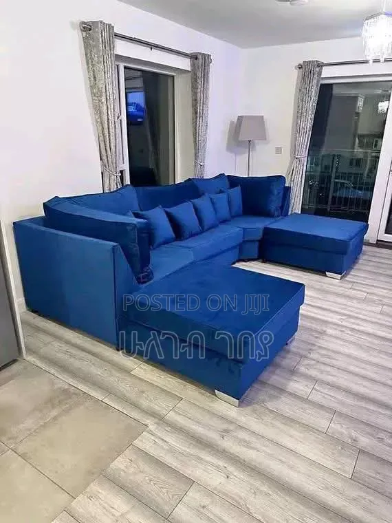 ሶፋ በአሪፍ ሁኔታ የተሰራ