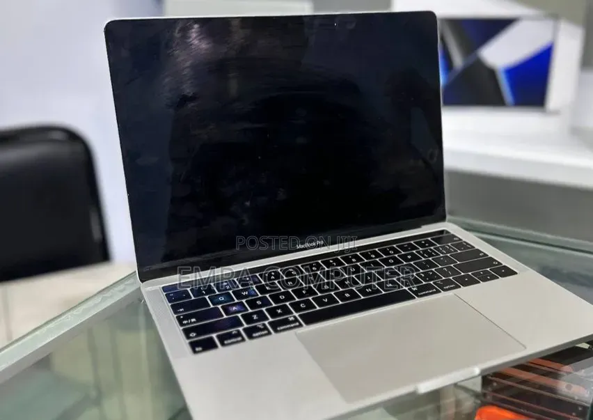 New Laptop Apple MacBook Pro 2019 8GB Apple M1 Pro SSD 256GB