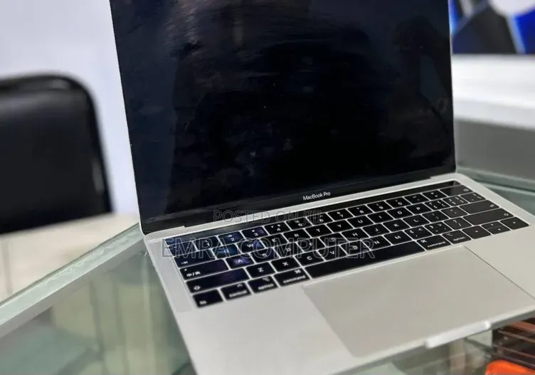 New Laptop Apple MacBook Pro 2019 8GB Apple M1 Pro SSD 256GB