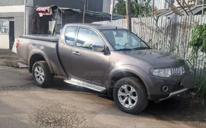Mitsubishi L200 2007 Gray