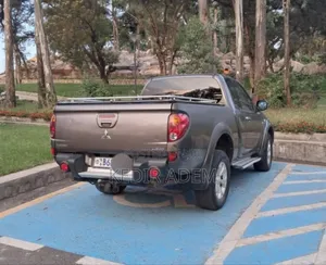 Mitsubishi L200 2007 Gray