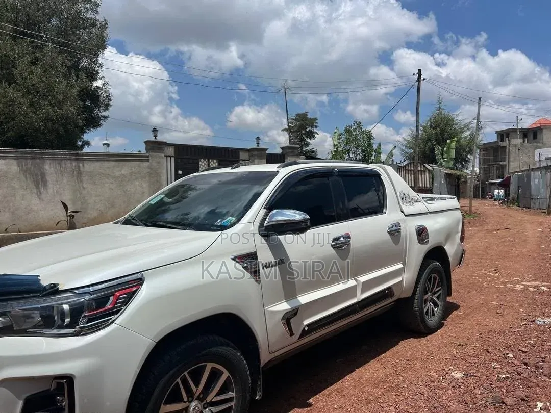 Toyota Hilux 2018 White