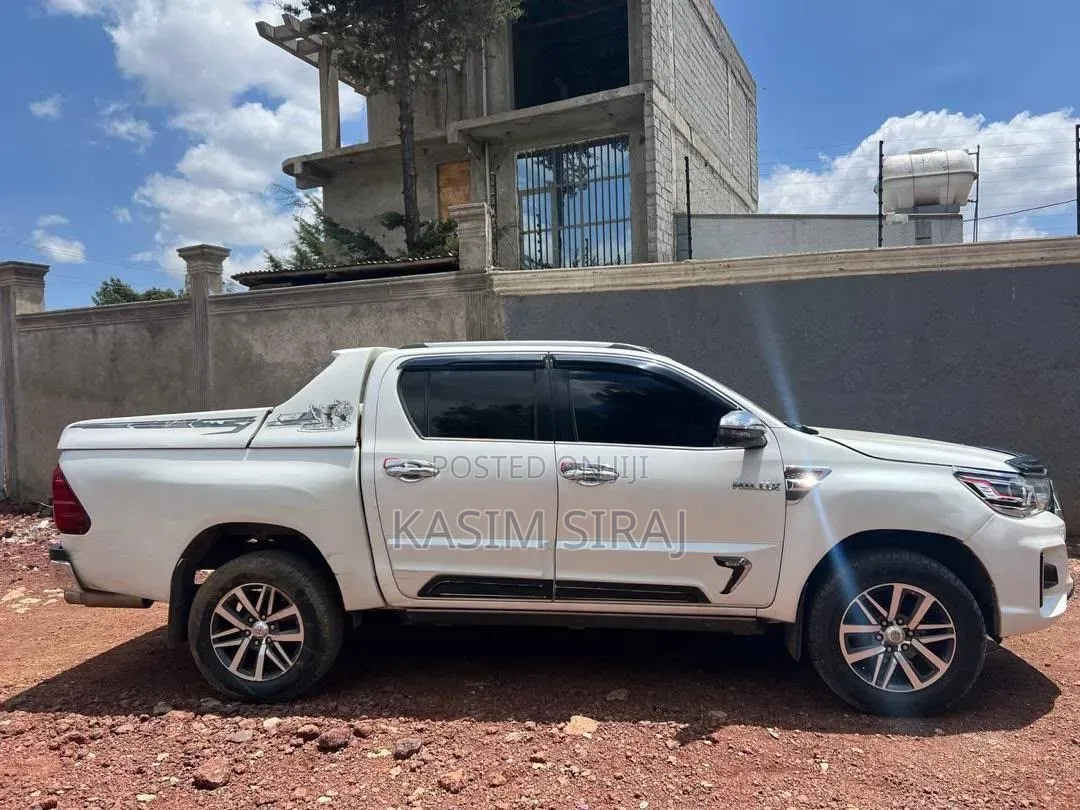 Toyota Hilux 2018 White