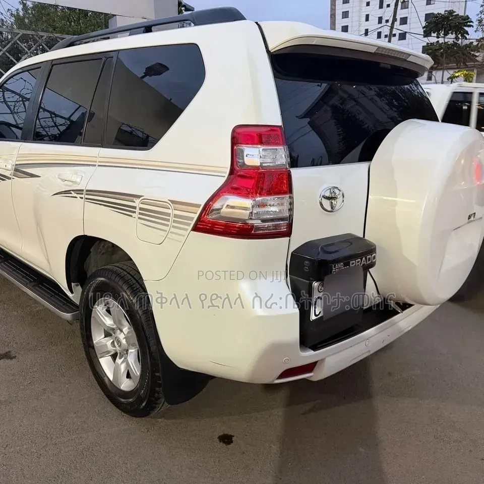 Toyota Land Cruiser Prado 2017 White