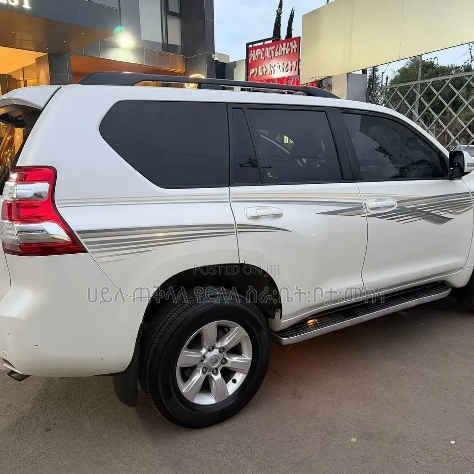 Toyota Land Cruiser Prado 2017 White