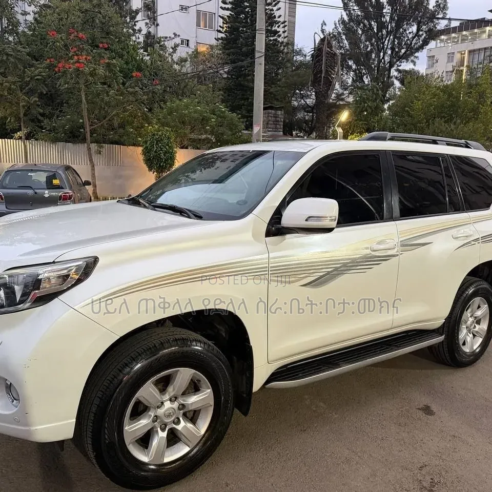 Toyota Land Cruiser Prado 2017 White
