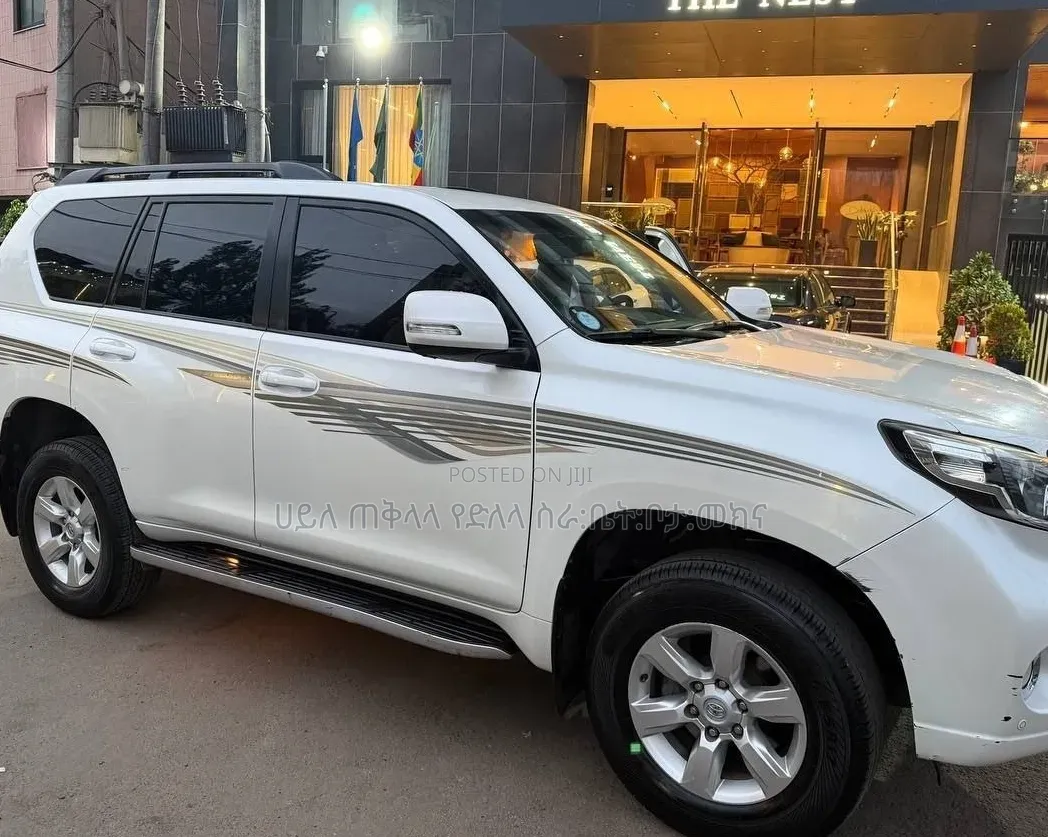 Toyota Land Cruiser Prado 2017 White