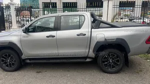 Toyota Hilux 2022 Silver