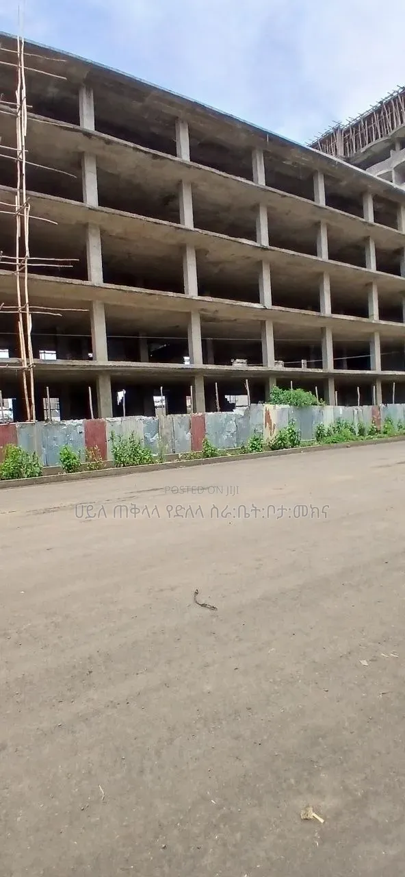 1000 M2 Semi Finishing at G+8 CommercialBuildingForSaleShegerlegetafoArea
