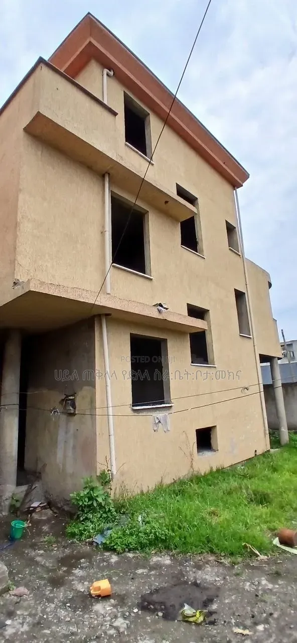 8bdrm Townhouse/Terrace in Tafo Area, Oromia-Finfinne for sale