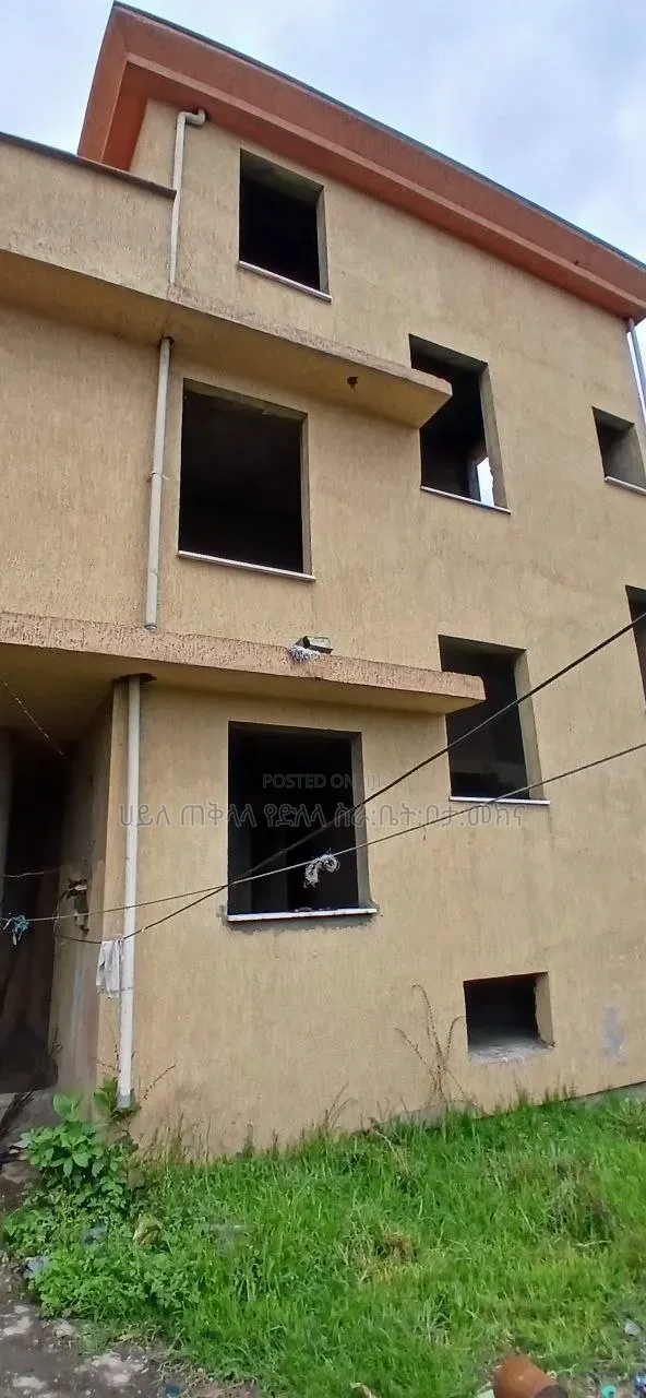 8bdrm Townhouse/Terrace in Tafo Area, Oromia-Finfinne for sale