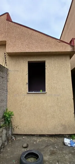 8bdrm Townhouse/Terrace in Tafo Area, Oromia-Finfinne for sale