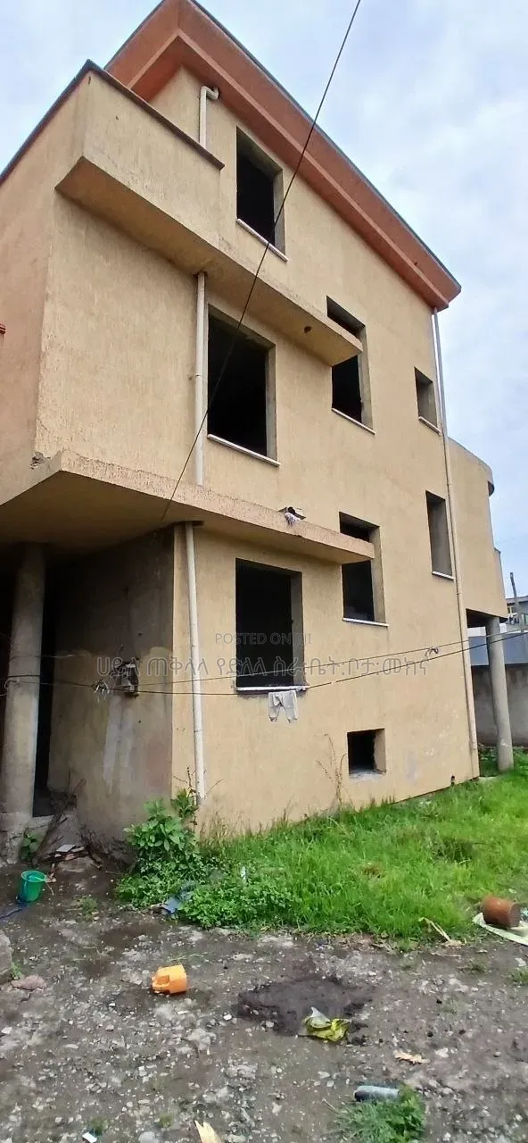 8bdrm Townhouse/Terrace in Tafo Area, Oromia-Finfinne for sale