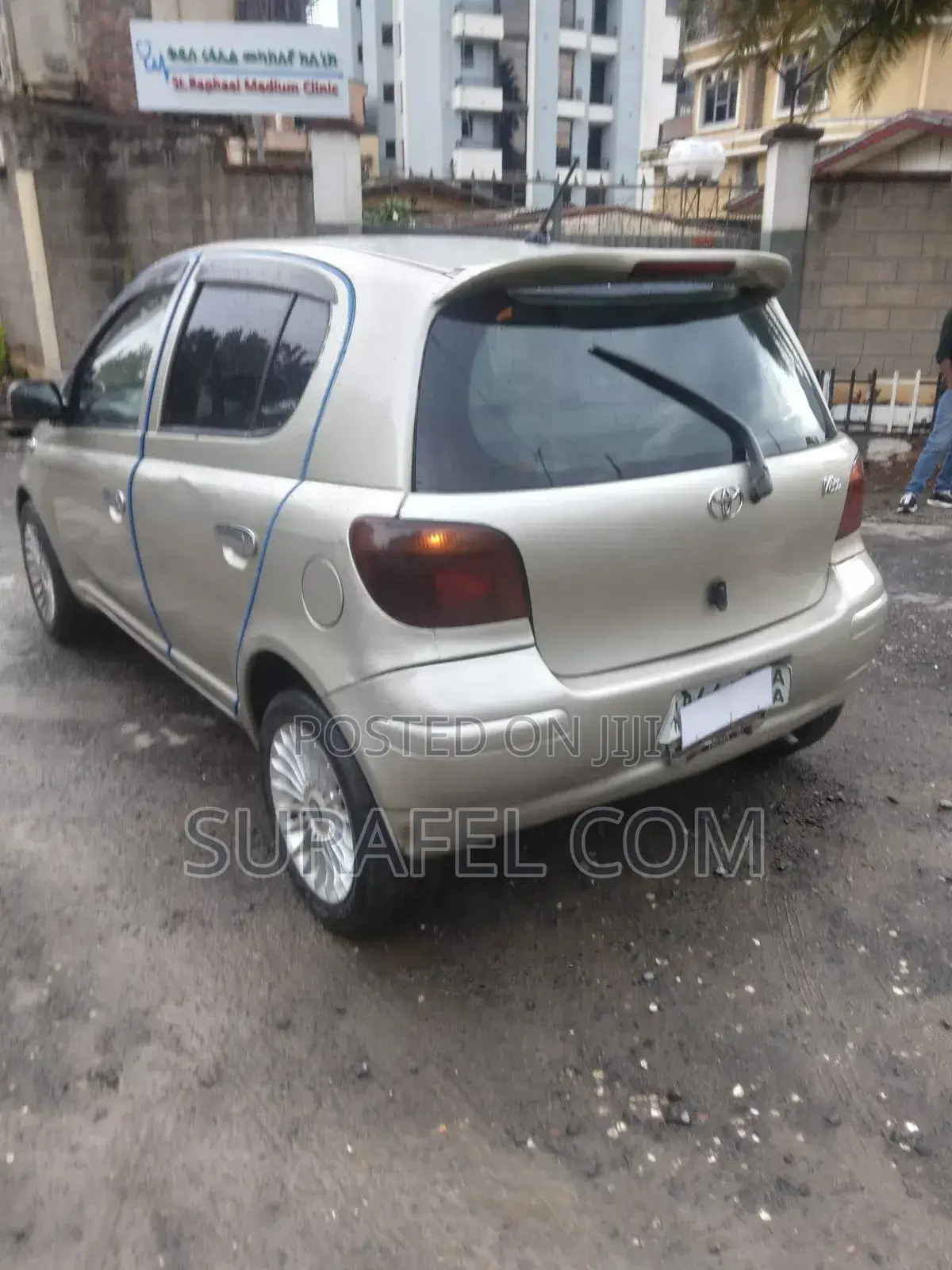 Toyota Vitz 2004 Gold