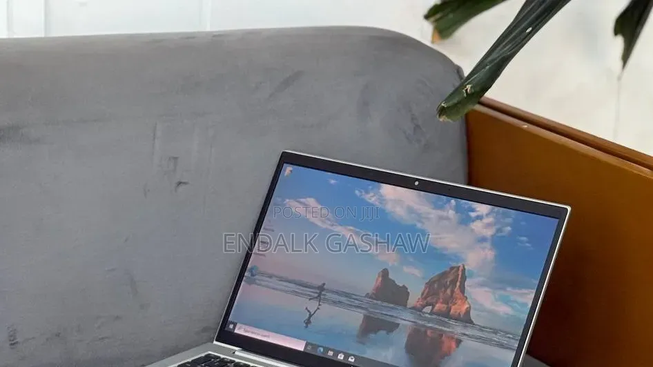 New Laptop HP EliteBook 830 G8 8GB Intel Core i5 SSD 512GB