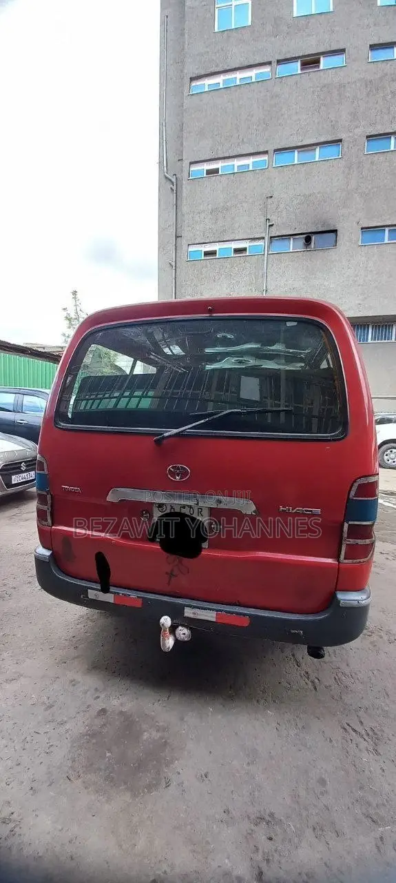 Toyota Grand HiAce 2002 Red