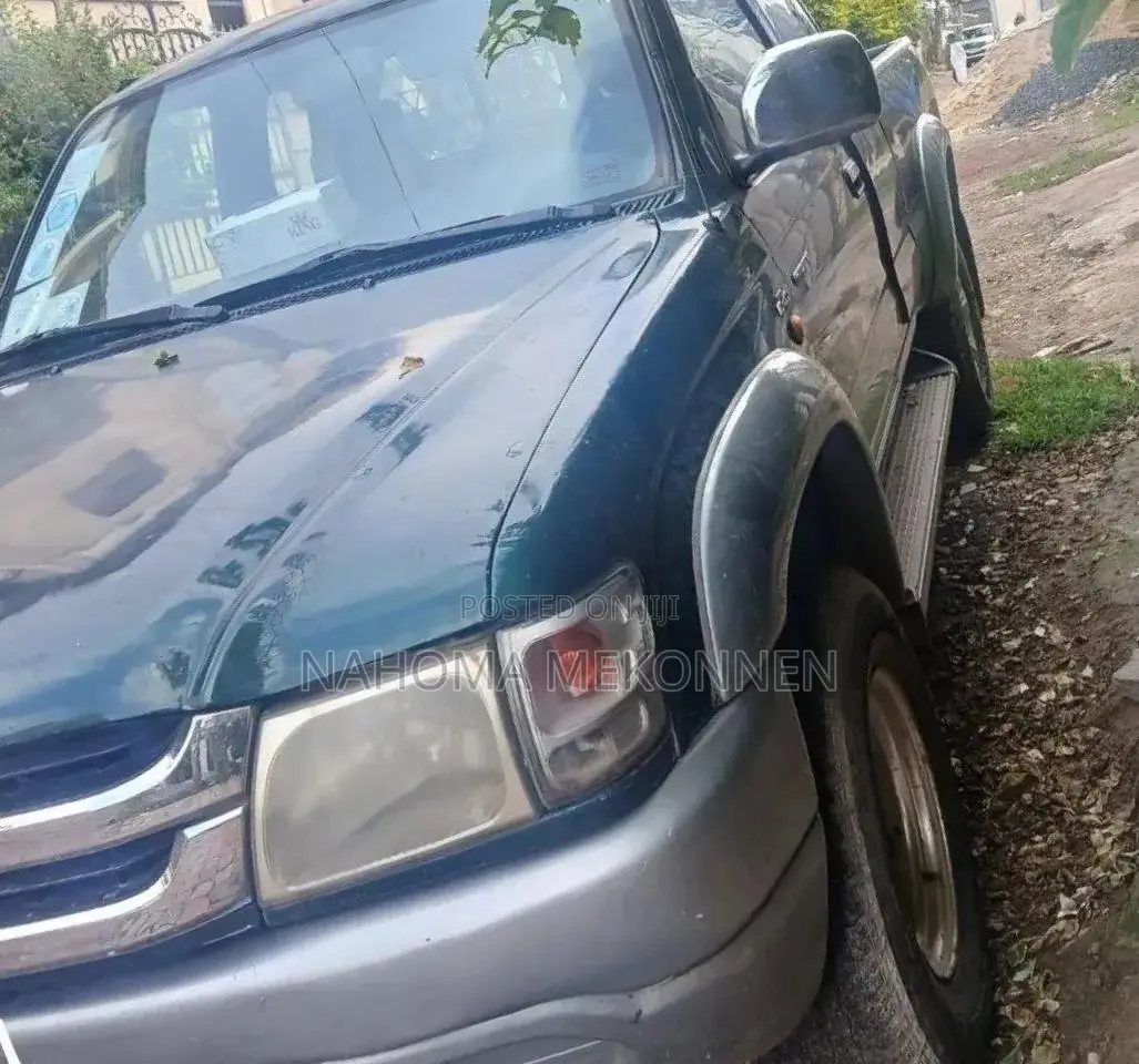 Toyota Hilux 2004 Green