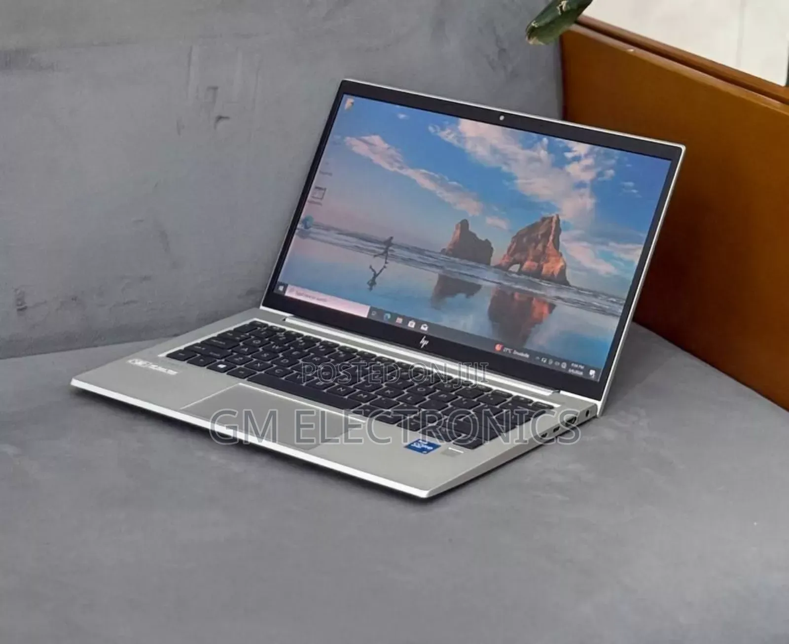 New Laptop HP EliteBook 830 G8 8GB Intel Core i5 SSD 512GB