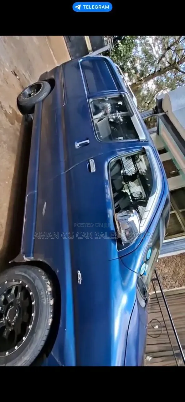 Toyota HiAce 2011 Blue