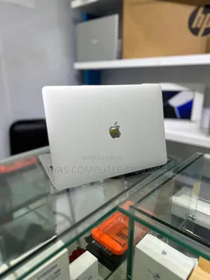 New Laptop Apple MacBook Pro 2019 8GB Intel Core i7 SSD 256GB