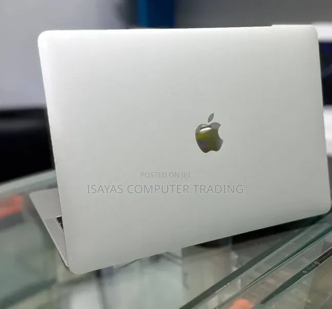 New Laptop Apple MacBook Pro 2019 8GB Intel Core i7 SSD 256GB