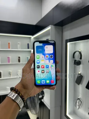 New Apple iPhone 11 64 GB Black