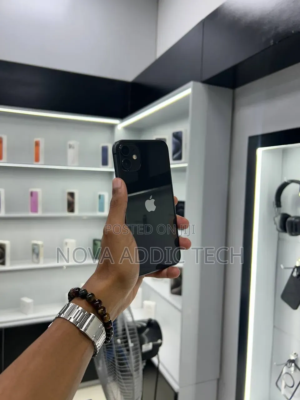 New Apple iPhone 11 64 GB Black