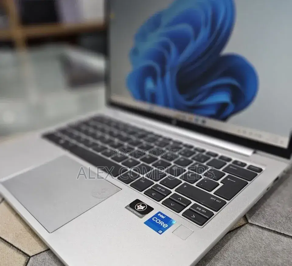 New Laptop HP EliteBook 830 G9 16GB Intel Core i5 SSD 512GB