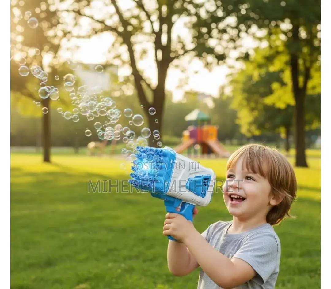 Children Hold the Bubble Machine, a Fun Fully Automatic Bubble Gun.