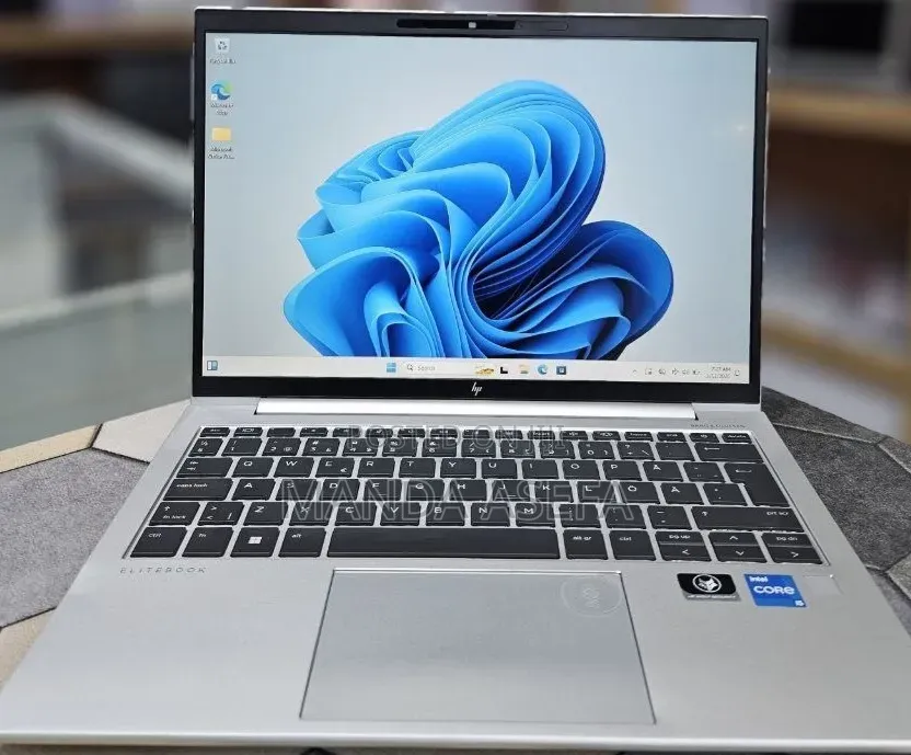 New Laptop HP EliteBook 830 G8 16GB Intel Core i5 SSD 512GB