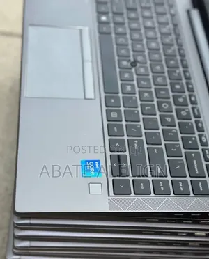 New Laptop HP ZBook Firefly G8 16GB Intel Core i7 SSD 512GB