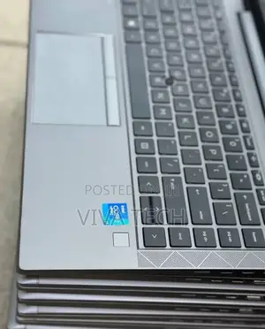New Laptop HP ZBook Firefly G8 16GB Intel Core i7 SSD 512GB
