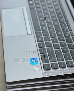 New Laptop HP ZBook Firefly G8 16GB Intel Core i7 SSD 512GB
