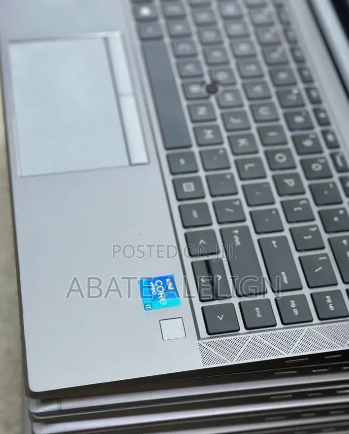 New Laptop HP ZBook Firefly G8 16GB Intel Core i7 SSD 512GB