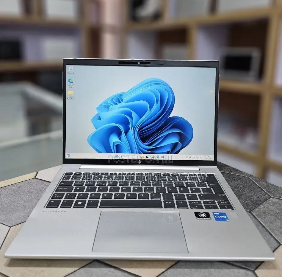 New Laptop HP EliteBook 830 G9 16GB Intel Core i5 SSD 512GB