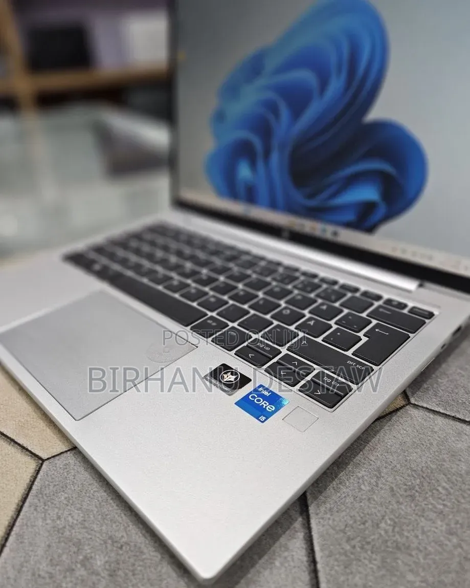 New Laptop HP EliteBook 830 G9 16GB Intel Core i5 SSD 512GB