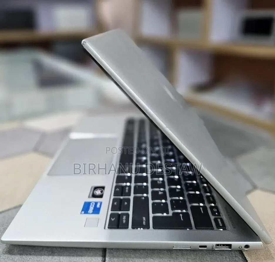 New Laptop HP EliteBook 830 G9 16GB Intel Core i5 SSD 512GB