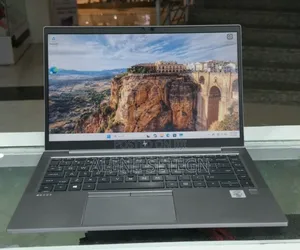 New Laptop HP ZBook Firefly 14 G7 16GB Intel Core i7 SSD 512GB