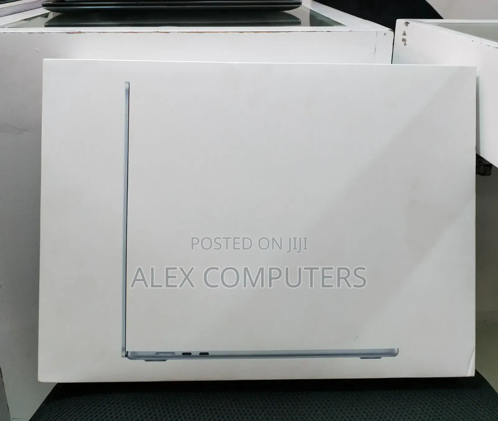 New Laptop Apple MacBook Air 2025 M4 16GB Apple M4 SSD 512GB