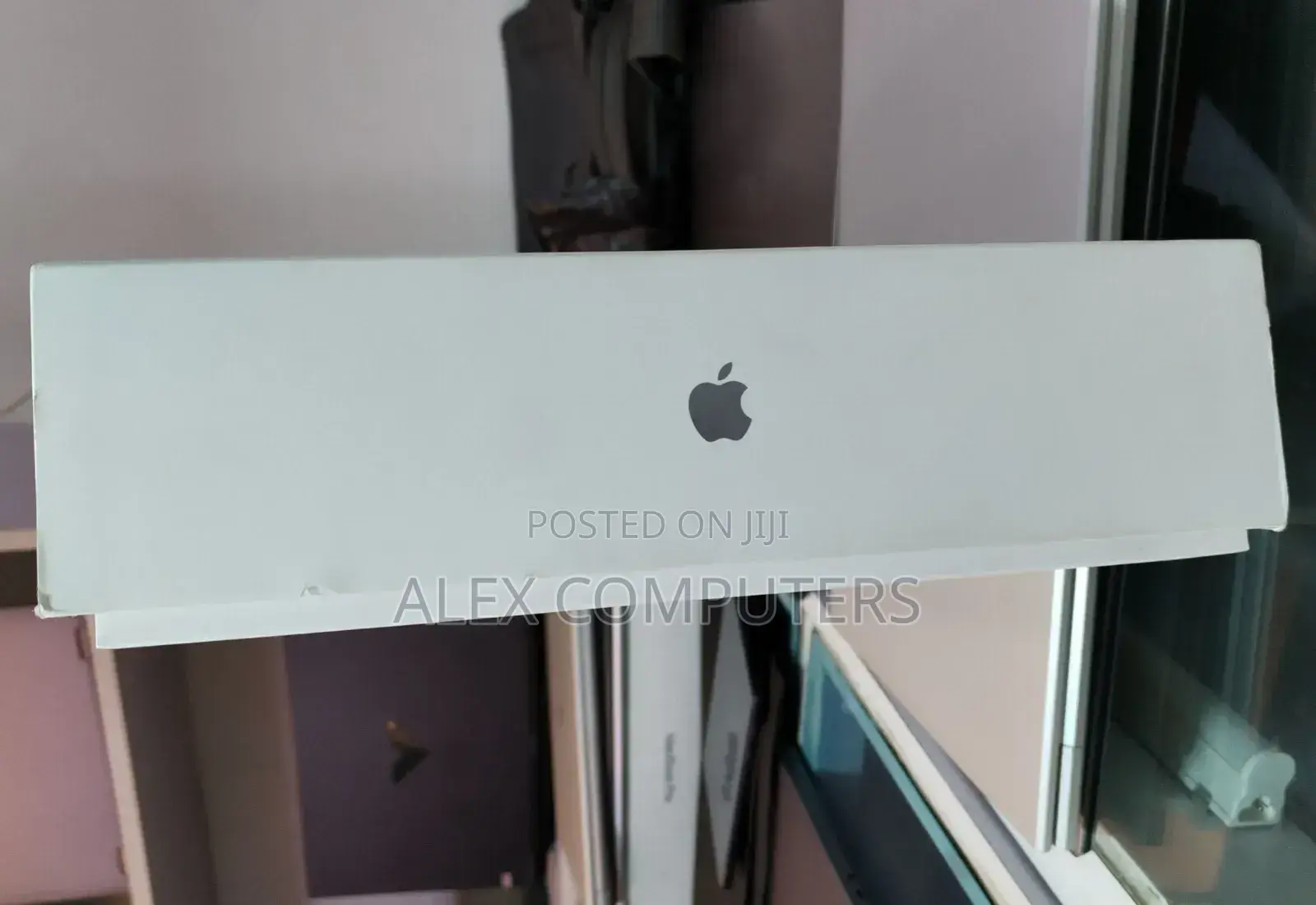 New Laptop Apple MacBook Air 2025 M4 16GB Apple M4 SSD 512GB