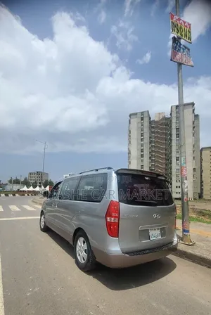 Hyundai H200 2014 Silver