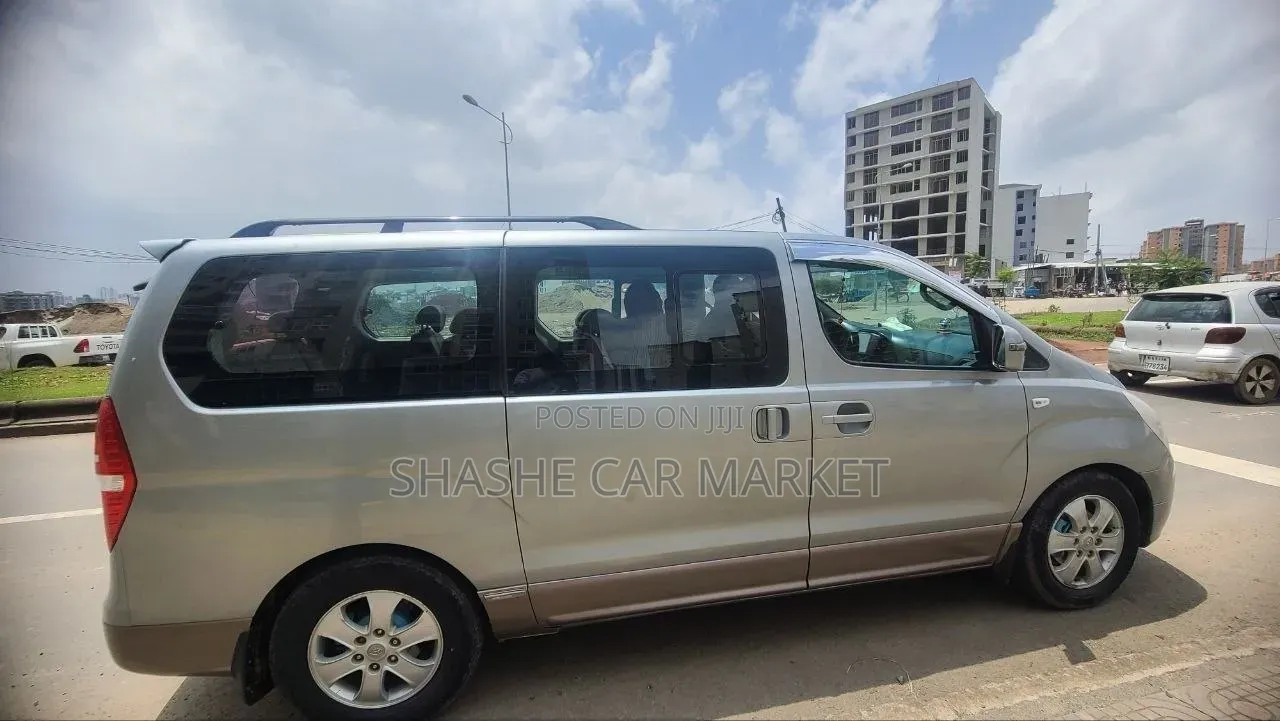 Hyundai H200 2014 Silver
