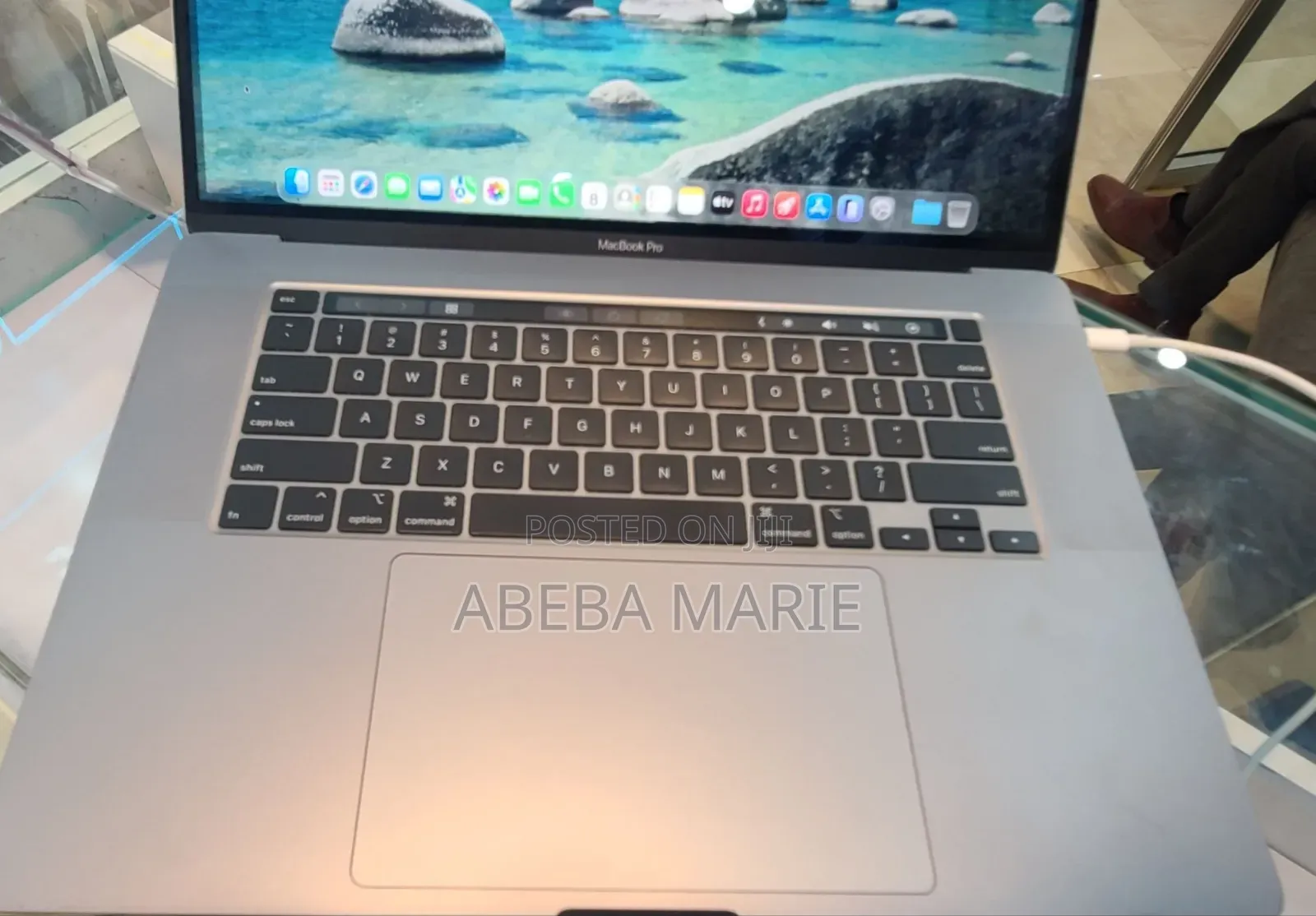 New Laptop Apple MacBook Pro 2019 8GB Intel Core i5 SSD 512GB