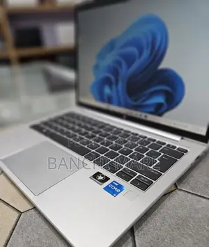 New Laptop HP EliteBook 830 G9 16GB Intel Core i5 SSD 512GB