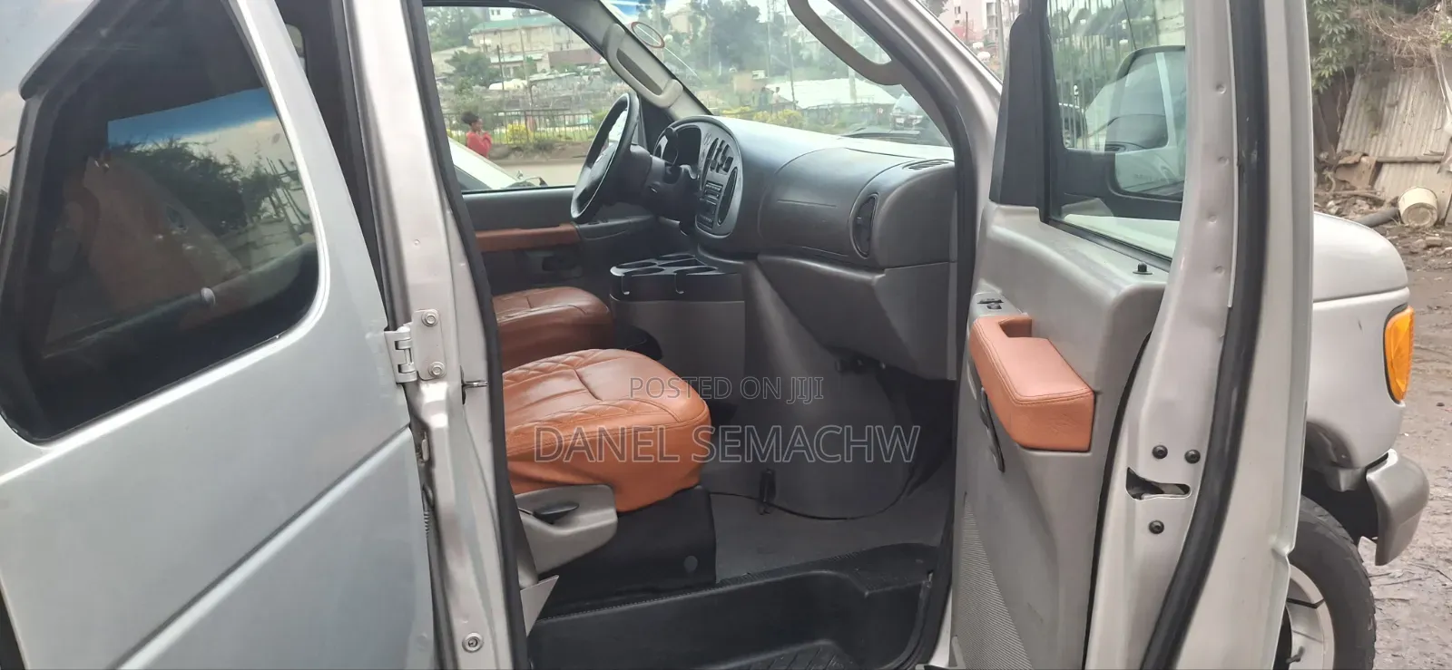 Ford E350 2007 Silver